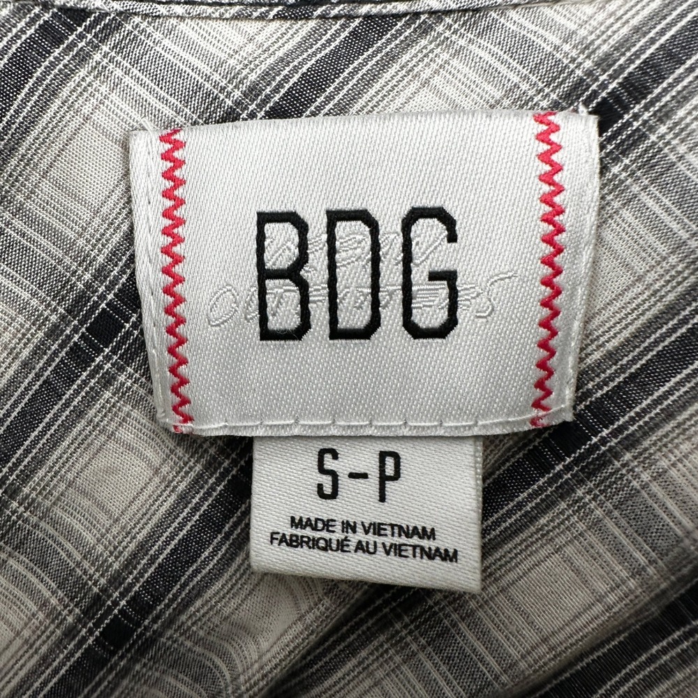 BDG Urban Outfitters Womens Small Cropped Plaid Button Down Shirt Black Cream - Picture 3 of 8